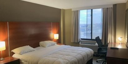 Day use room with work desk at Sky Hotel Flushing - Laguardia Airport.
