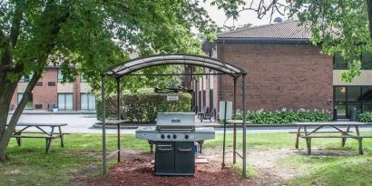 Picnic and BBQ area at Comfort Inn Simcoe.