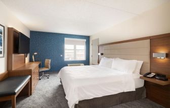 Delux king room with desk and TV at Holiday Inn Express & Suites Boston-Cambridge.