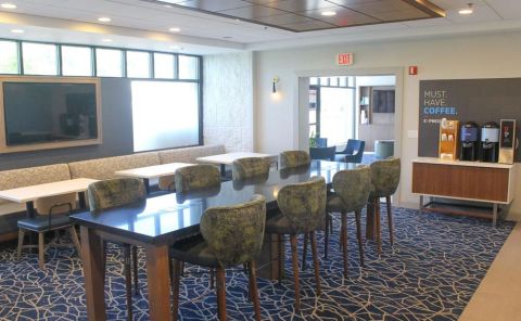 Hotel Holiday Inn Express & Suites Boston-Cambridge image