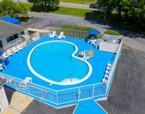 Seasonal outdoor pool at American Inn Carlisle.
