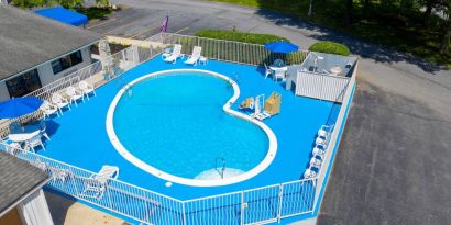 Seasonal outdoor pool at American Inn Carlisle.