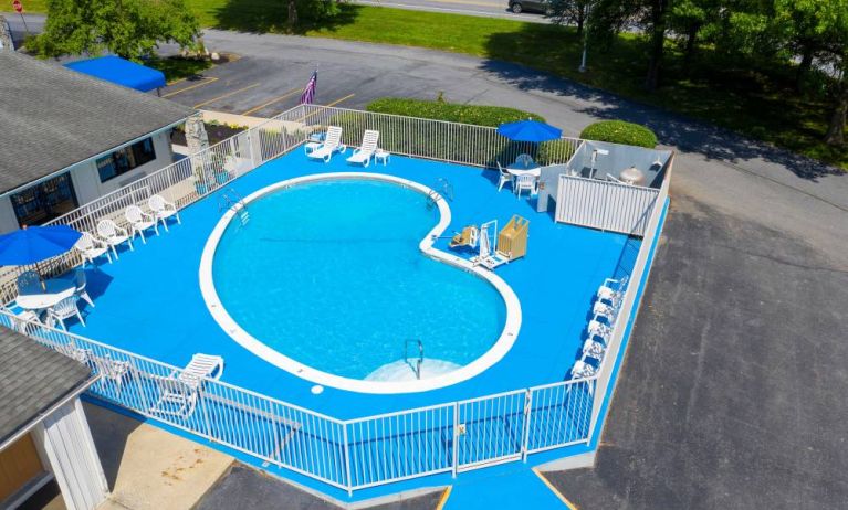 Seasonal outdoor pool at American Inn Carlisle.