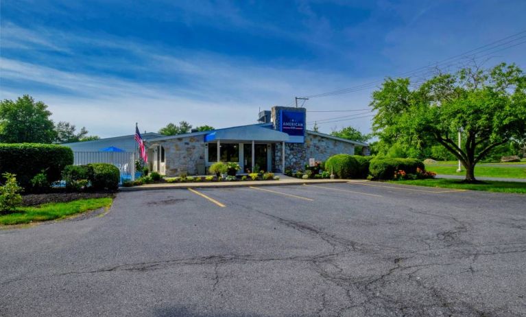 Hotel exterior at American Inn Carlisle.