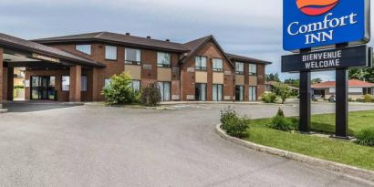 Hotel exterior at Comfort Inn Thetford Mines.