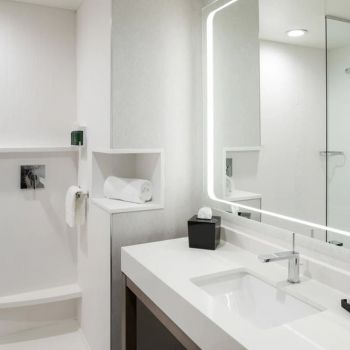 Hotel Courtyard By Marriott Houston Heights/I-10 image