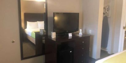Day use room amenities at Best Western Fort Lee.