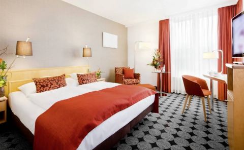 Hotel Mövenpick Hotel Nuremberg Airport image
