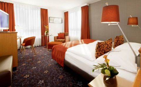 Hotel Mövenpick Hotel Nuremberg Airport image