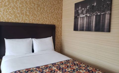 Hotel Elmhurst Hotel image