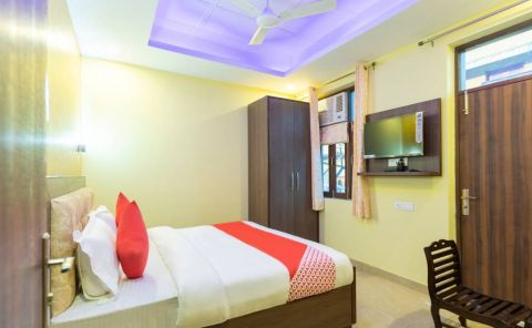 Hotel Airport Hotel Redstone image