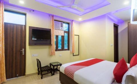 Hotel Airport Hotel Redstone image