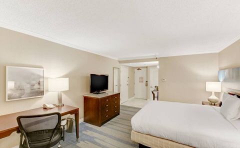 Hotel Hilton Irvine - Orange County Airport image