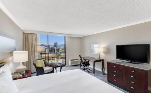 Hotel Hilton Irvine - Orange County Airport image