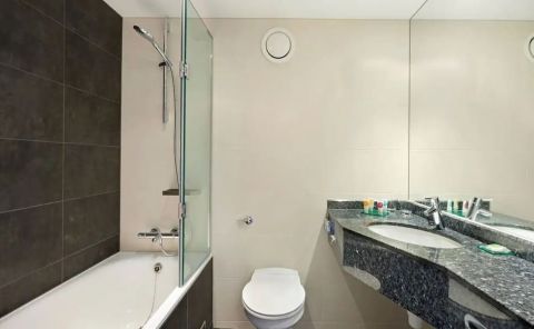Hotel Hyatt Place London Heathrow Airport image