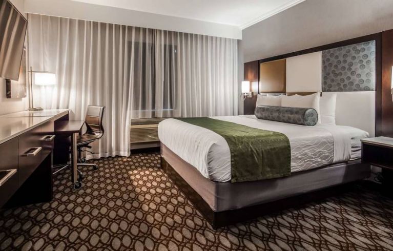 Best Western Premier NYC Gateway, North Bergen