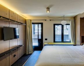 Day use room with natural light at Hotel Shocard NYC.