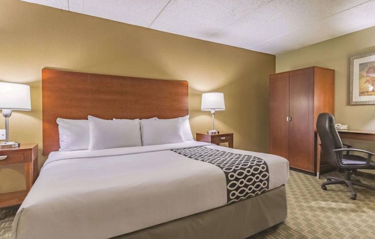 La Quinta Inn & Suites Cleveland Airport West, North Olmsted