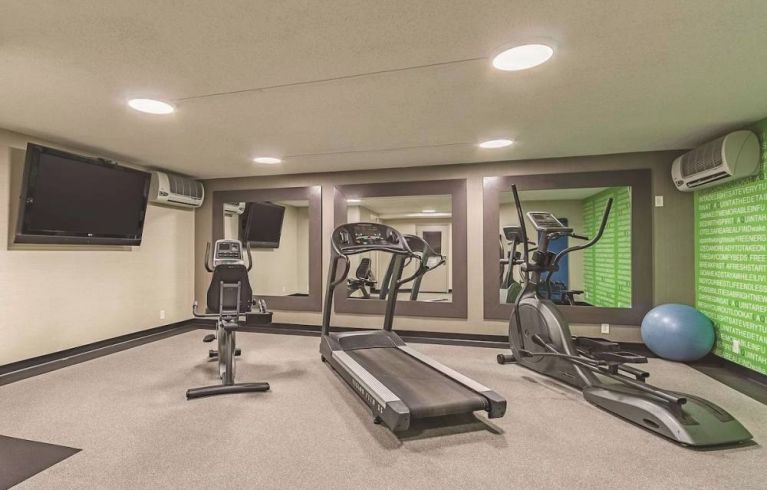 La Quinta Inn & Suites Cleveland Airport West, North Olmsted