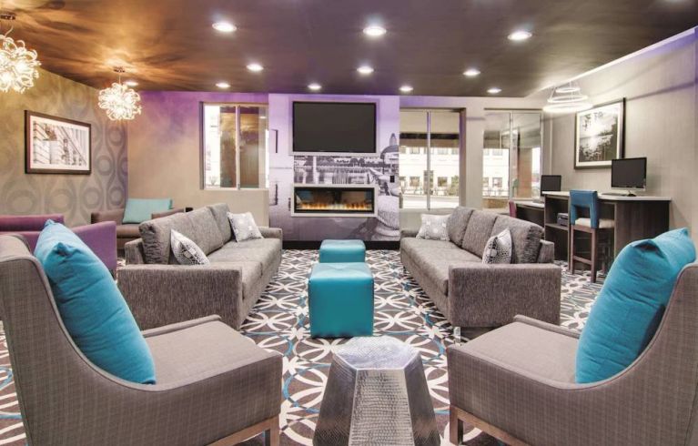 La Quinta Inn & Suites Cleveland Airport West, North Olmsted