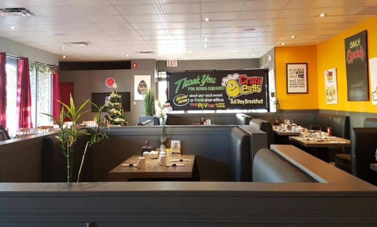 Dining area at Riviera Motor Inn.