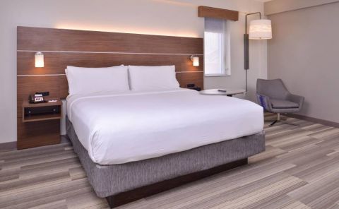Hotel Holiday Inn Express New Orleans St. Charles Ave image