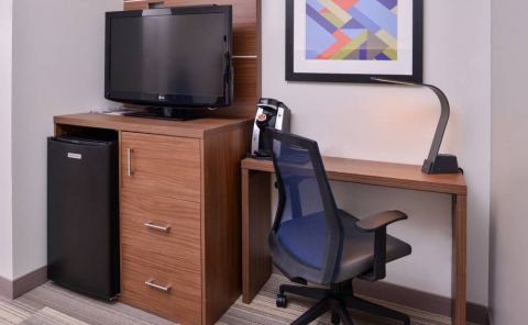 Hotel Holiday Inn Express New Orleans St. Charles Ave image