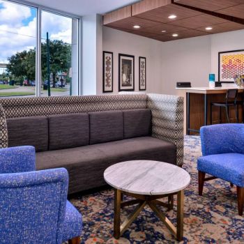Hotel Holiday Inn Express New Orleans St. Charles Ave image