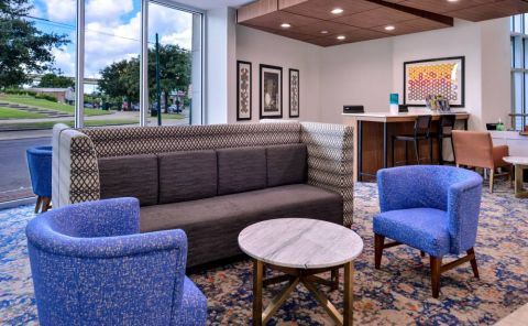 Hotel Holiday Inn Express New Orleans St. Charles Ave image