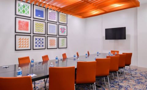 Hotel Holiday Inn Express New Orleans St. Charles Ave image