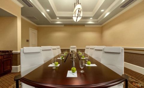 Hotel Embassy Suites By Hilton Savannah image