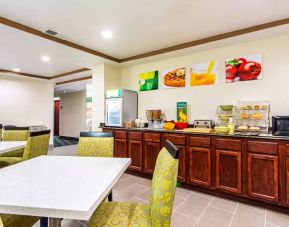 Dining area at Quality Inn Greenville I-30.