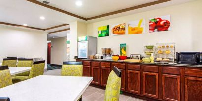 Dining area at Quality Inn Greenville I-30.