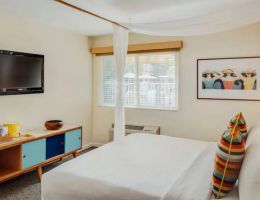 Wild Palms Hotel, Sunnyvale