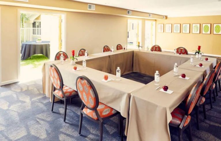 Wild Palms Hotel, Sunnyvale
