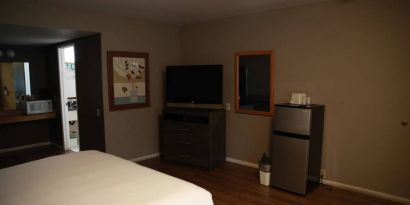 Day use room amenities at Cozy Inn.