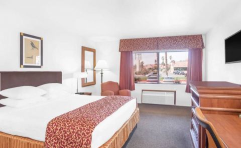 Hotel Ramada Inn By Wyndham Barstow CA image