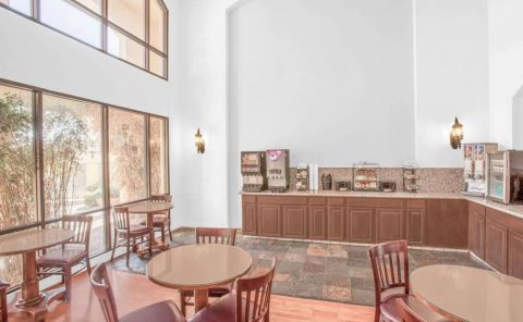 Hotel Ramada Inn By Wyndham Barstow CA image