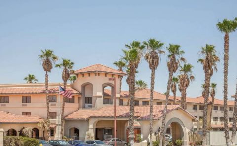 Hotel Ramada Inn By Wyndham Barstow CA image