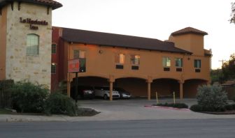 Hotel exterior at La Hacienda Inn Alamodome/Riverwalk.