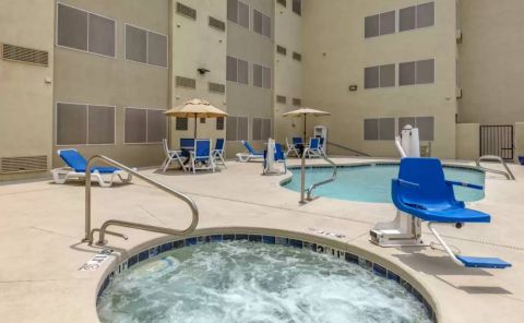 Hotel Comfort Inn & Suites Albuquerque Downtown image