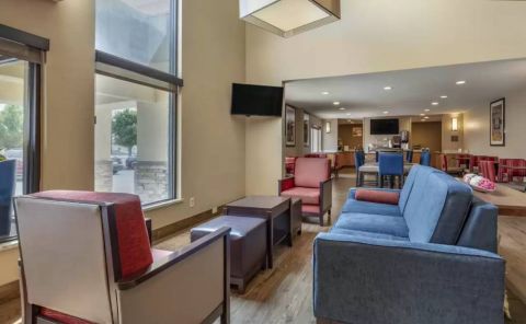 Hotel Comfort Inn & Suites Albuquerque Downtown image