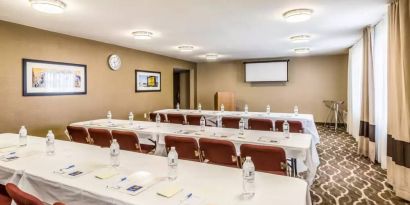 Meeting room at Comfort Inn & Suites Albuquerque Downtown.