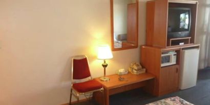 Day use room amenities at Milwaukie Inn Portland South.
