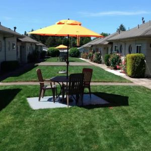 Lawn seating available at Milwaukie Inn Portland South.