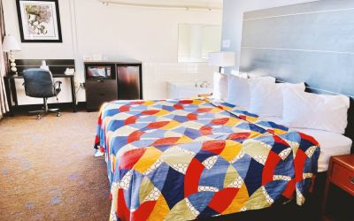 Day use room with bathtub at Coratel Inn & Suites By Jasper Northfield.