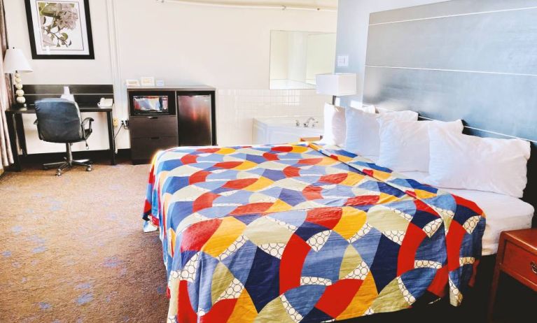 Day use room with bathtub at Coratel Inn & Suites By Jasper Northfield.
