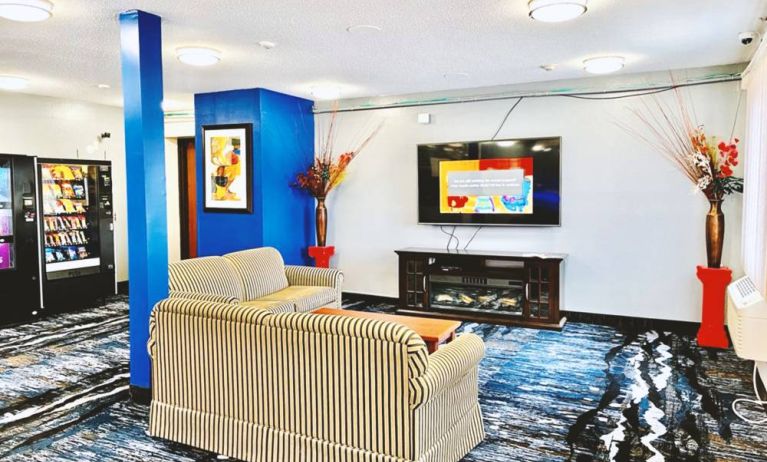 Lobby and coworking lounge at Coratel Inn & Suites By Jasper Northfield.