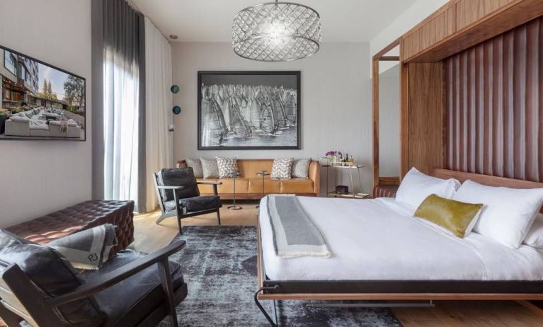 Day use room with sofa at Park James Hotel.