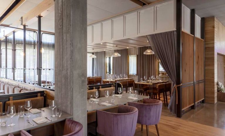 Dining area perfect for coworking at Park James Hotel.